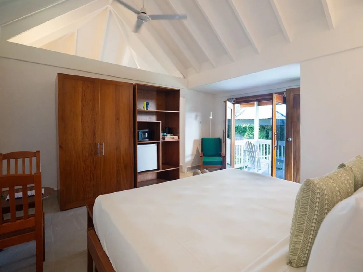 Waya Island Resort (瓦亞島餐廳與酒吧)